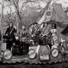 The Raconteurs: Hold Up
