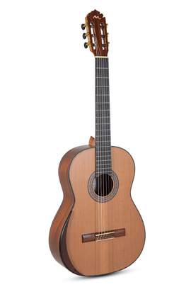 Manuel Rodriguez: Classical Guitar - MAGISTRAL Cedar & Mahogany