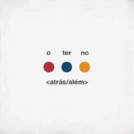 <atras/Alem>